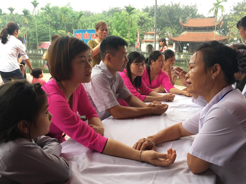 Hang nghin nguoi du le hoi den Bia, tuong nho vi “Thanh thuoc Nam” Tue Tinh-Hinh-7