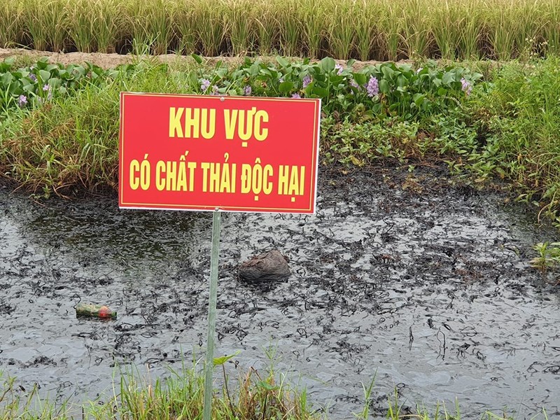 Muong nuoc chat thai doc hai o Hai Phong: Cong an dang dieu tra