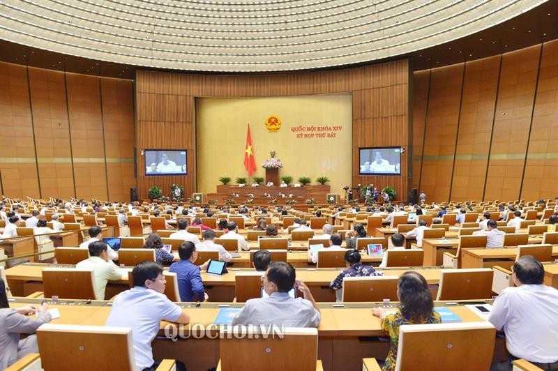 Pho Thu tuong Pham Binh Minh cung bon tu lenh nganh tra loi chat van