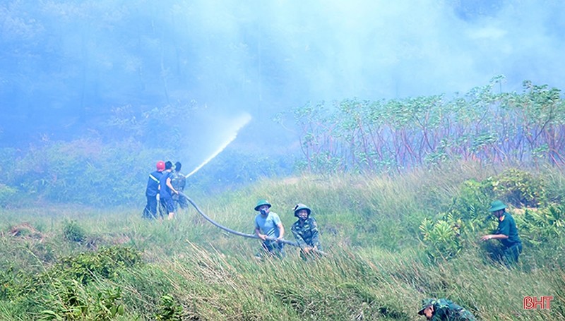 15.000 nguoi dap tat chay rung lich su o Ha Tinh