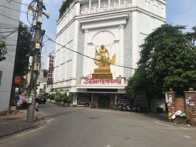 Vach tran cac “dong mai dam” nup bong spa, karaoke khap Viet Nam-Hinh-15