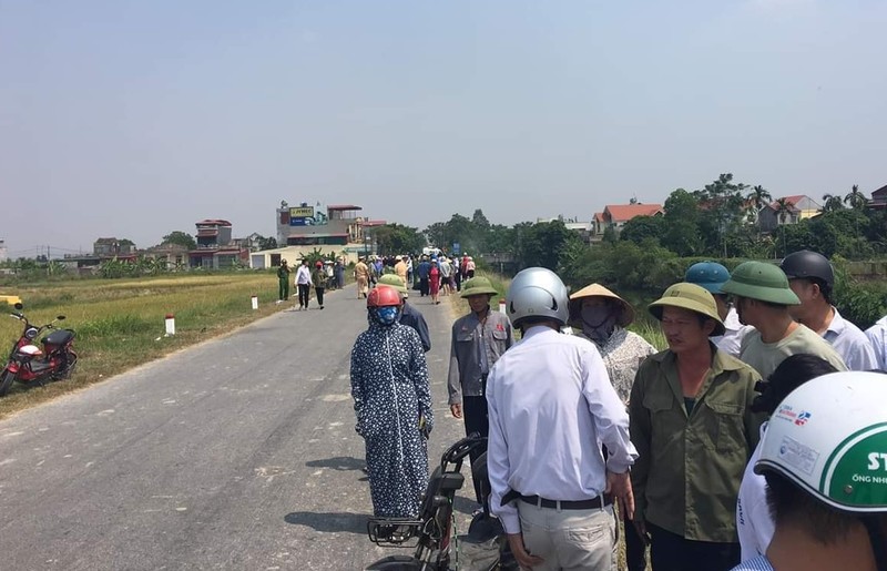 Xe cho com mat lai dam hang loat nguoi di duong, 2 hoc sinh tu vong-Hinh-7