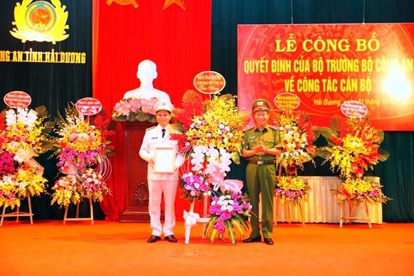 Hai Giam doc Cong an Hai Duong, Hai Phong “hoan doi” vi tri