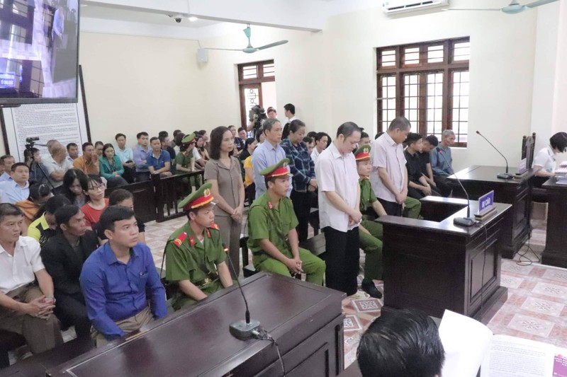 Xet xu gian lan thi cu Ha Giang: Vo va em gai ong Trieu Tai Vinh vang mat