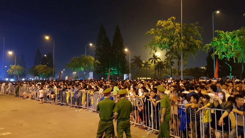 Hang van nguoi du le cong bo quyet dinh TP Hai Duong dat tieu chi do thi loai I-Hinh-20