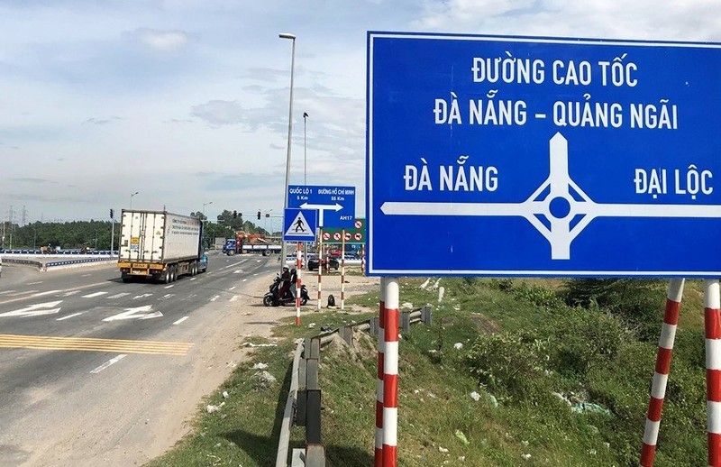 Cao toc Da Nang – Quang Ngai hu hong nang: Trach nhiem Bo GTVT?