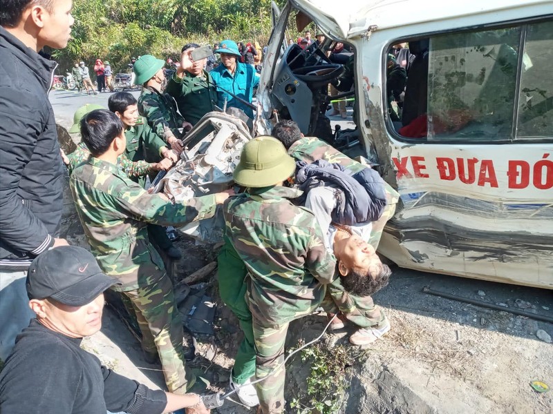 Xe cho doan tu thien dam vach nui o Nghe An, 2 nguoi tu vong-Hinh-2