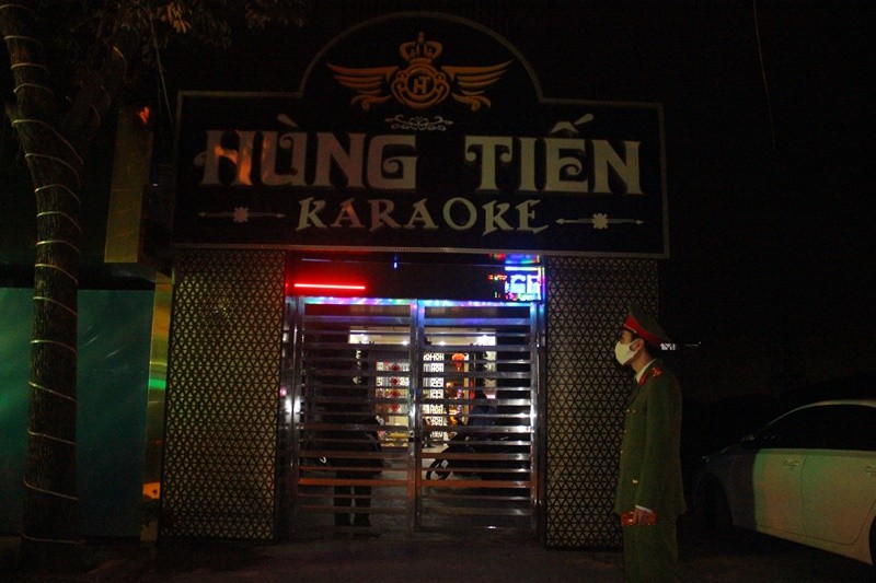 Hai Phong: Ky cam ket dung hoat dong, Karaoke Hung Tien van dieu nu nhan vien tiep khach