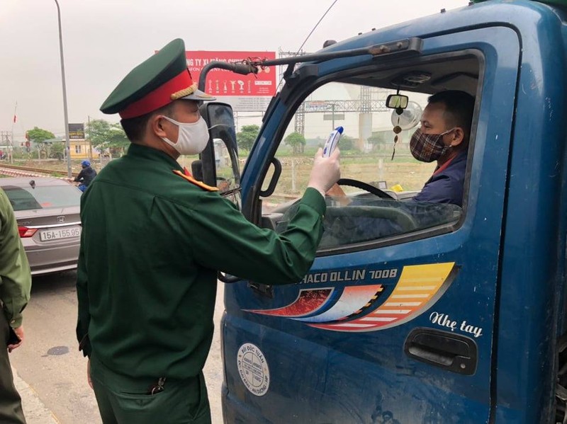 Cach ly toan xa hoi: Quang Ninh cam xe cho nguoi, Hai Phong xe con van luu thong-Hinh-4