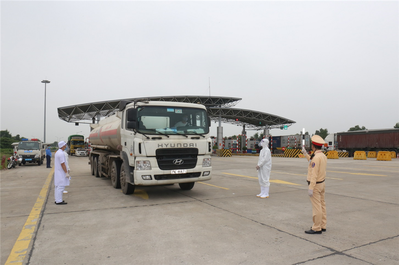 Hai Duong: Hoc vien cai nghien lam 4500 “kinh chong giot ban” tang can bo, bac si chong COVID-19-Hinh-11