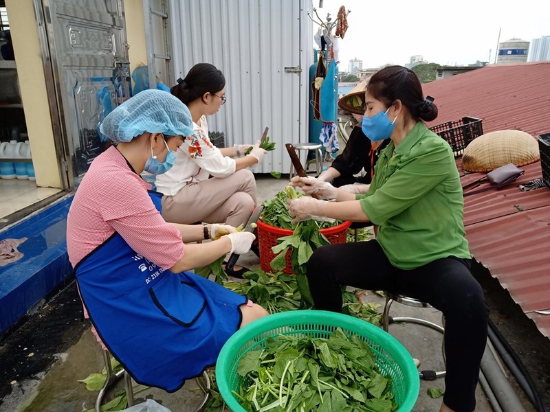 COVID-19: Co giao tam roi xa hoc sinh, dung bep phuc vu nguoi cach ly-Hinh-2