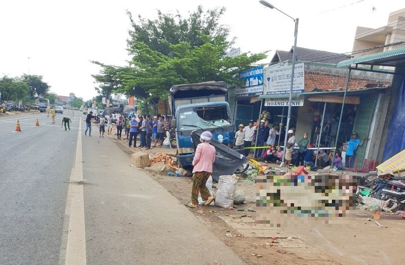 Xe tai lao vao cho o Dak Nong: Khoi to, tam giam tai xe