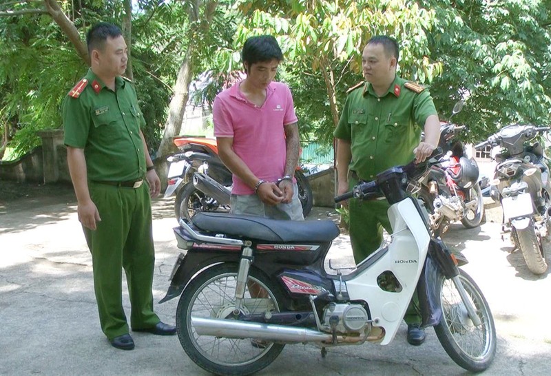 Truy bat doi tuong nhiem HIV trom cap tai san, 3 cong an Thanh Hoa bi thuong