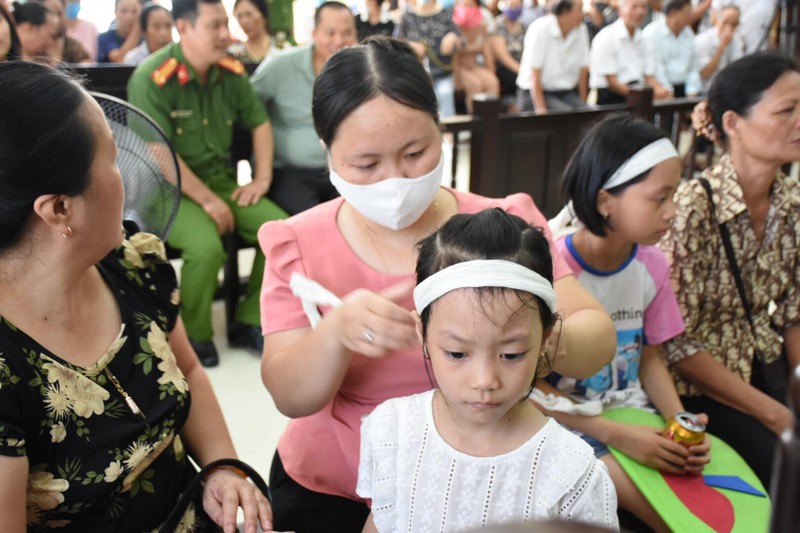 Xet xu vu dau doc vo nguoi tinh bang tra sua: Bi cao bat khoc vi hoi han-Hinh-8