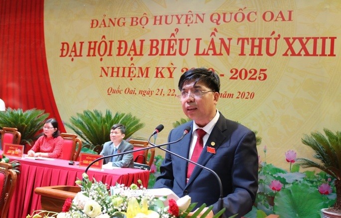 'Truot' Ban chap hanh khoa moi, so phan Chu tich huyen Quoc Oai se ra sao?