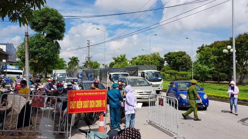 Hai Duong: Qua tai cac cua ngo thanh pho ngay dau nang cao muc do cach ly xa hoi-Hinh-14