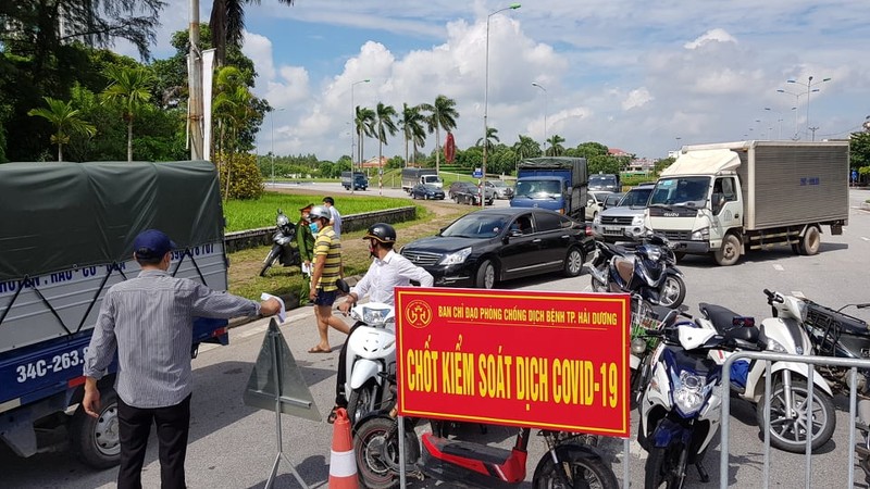 Hai Duong: Qua tai cac cua ngo thanh pho ngay dau nang cao muc do cach ly xa hoi-Hinh-18