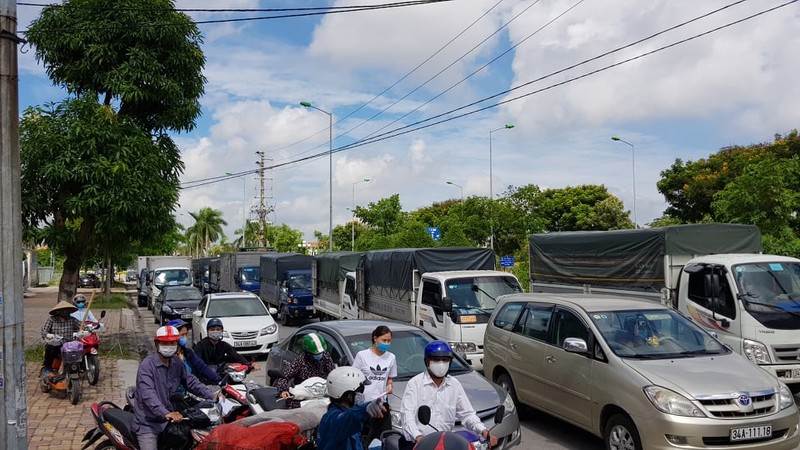 Hai Duong: Qua tai cac cua ngo thanh pho ngay dau nang cao muc do cach ly xa hoi-Hinh-3