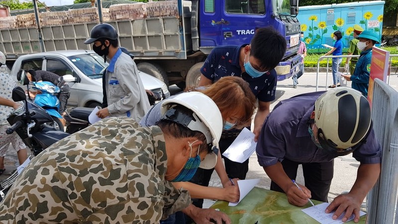 Hai Duong: Qua tai cac cua ngo thanh pho ngay dau nang cao muc do cach ly xa hoi-Hinh-8