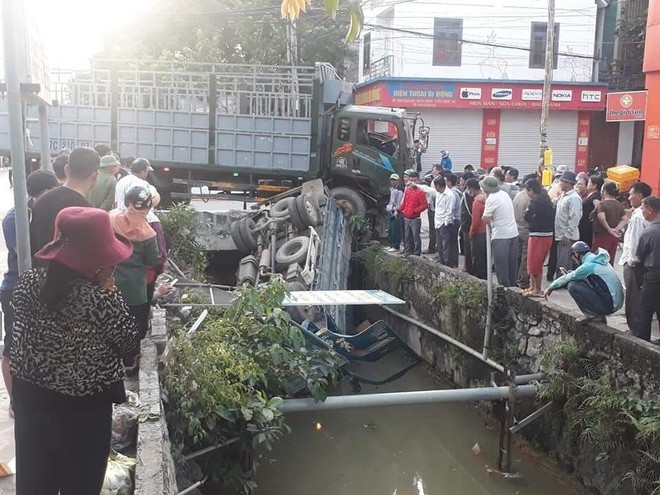 Tin nong ngay 10/10: Bi ban chet vi dang uong ruou doi ve som-Hinh-3