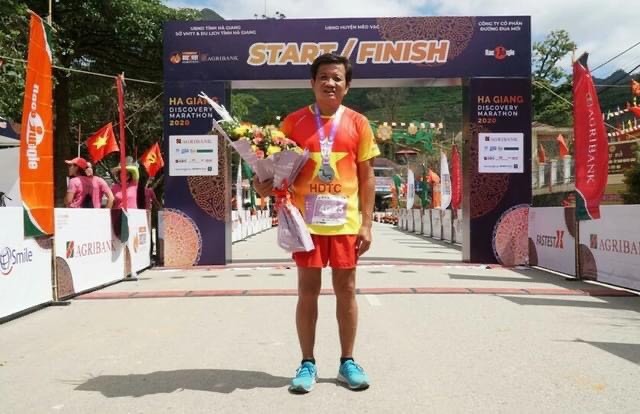 Ong Doan Ngoc Hai nhu sieu nhan, vua chay xe lai “nuot” 42km marathon-Hinh-5