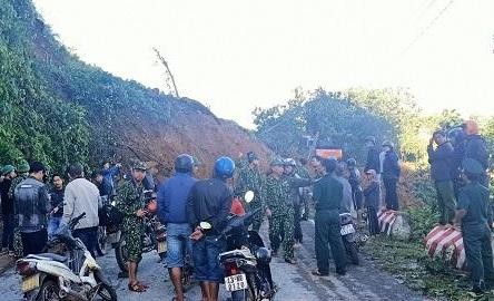 Sat lo vui lap 53 nguoi o Quang Nam: Tram can bo, chien si mo duong cuu nan-Hinh-8