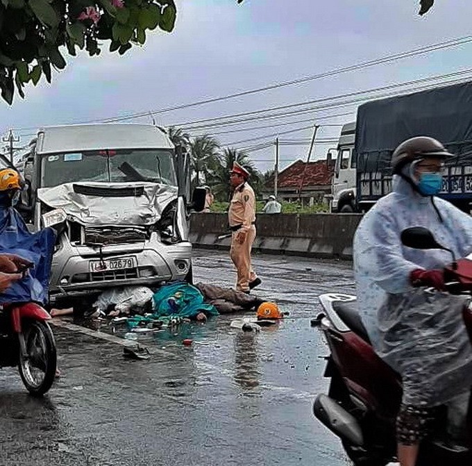 Lien tiep xay ra tai nan lien quan xe khach, nhieu nguoi thuong vong-Hinh-5