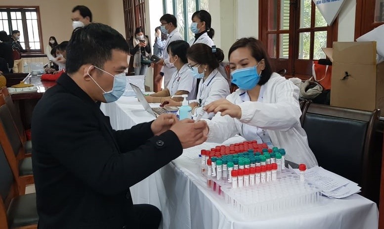Dai hoi lan thu XIII cua Dang: Hon 10.000 mau xet nghiem lan 2 deu am tinh SARS-COV-2