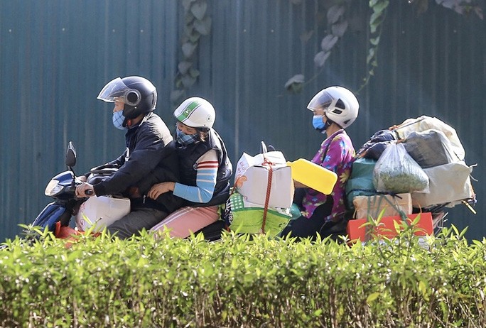 Ben xe khach vang hoe trong ngay cao diem Tet Tan Suu 2021-Hinh-16