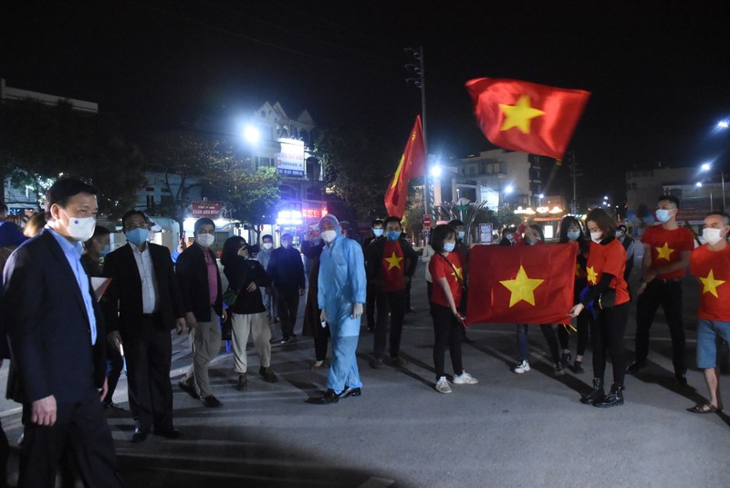 Nguoi dan Chi Linh ho vang “chien thang”, TP.Hai Duong “an mung” het cach ly xa hoi-Hinh-5