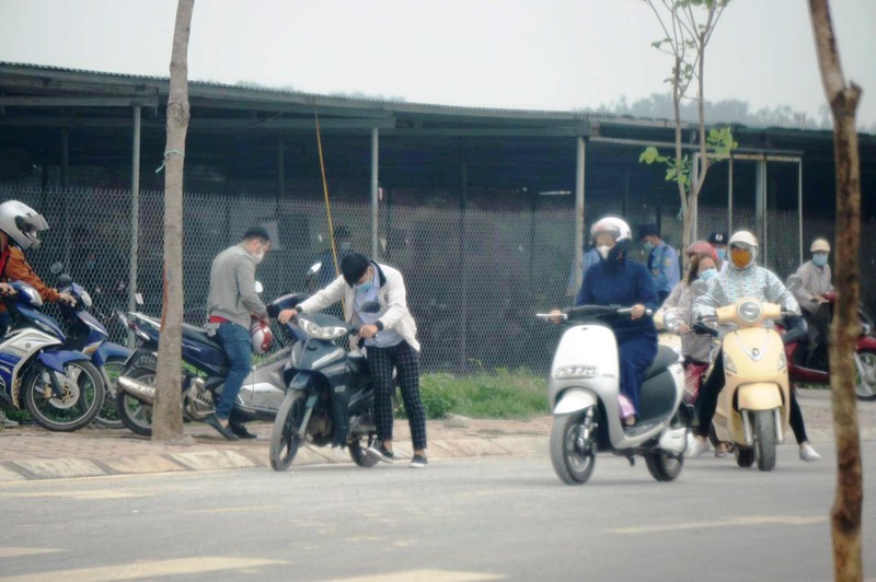 Vi sao hang tram cong nhan Eastech “thao chay” khi bi kiem tra COVID-19?-Hinh-2