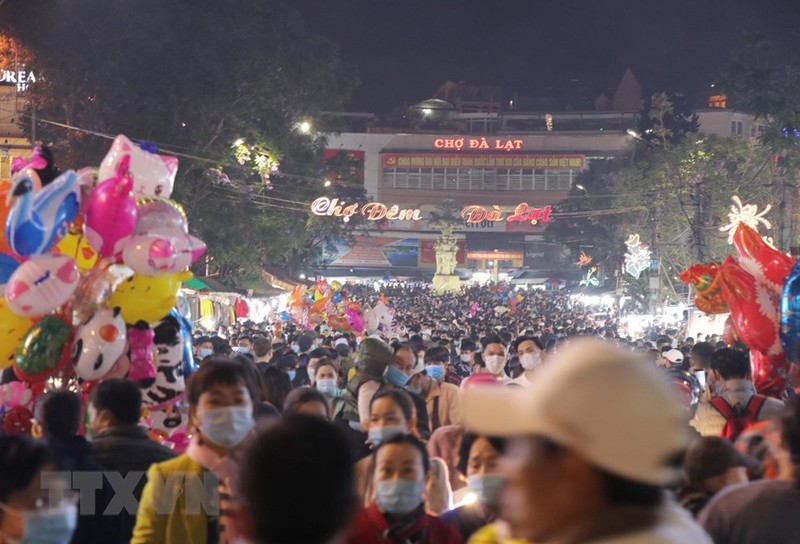 Canh tuong “gay lo lang” tai nhieu diem du lich dong nghit khach dip 30/4 va 1/5