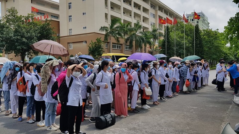 Hinh anh cham trai tim 267 sinh vien y Hai Duong chi vien Bac Giang, Bac Ninh-Hinh-10