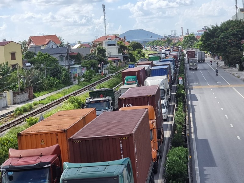 Canh tac QL5 do Hai Phong test nhanh COVID-19 tai chot kiem soat-Hinh-3