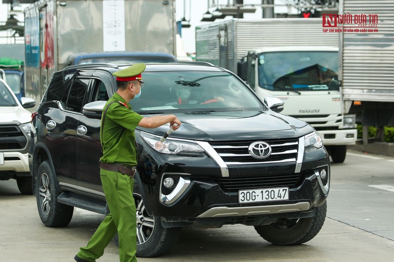 Tai xe di gan 2.000km ra Ha Noi phai quay dau tai cua ngo Thu do-Hinh-6