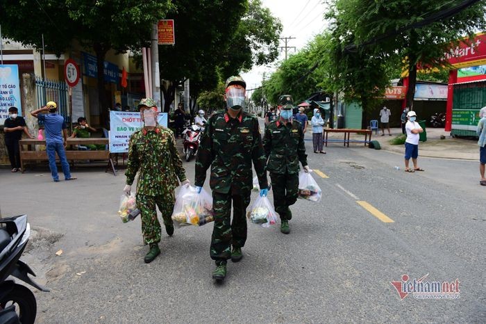 TP.HCM dap dich xong, luc luong quan doi moi rut ve-Hinh-4