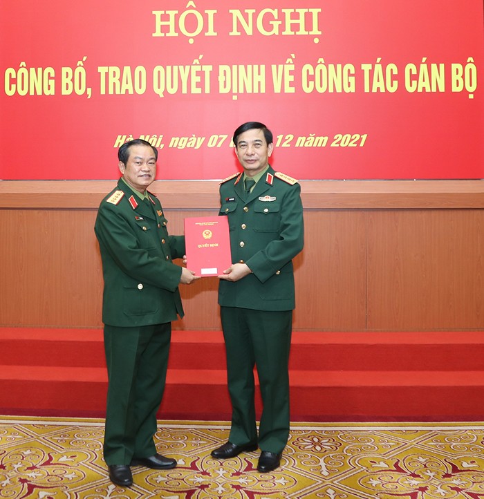 Dai tuong Do Ba Ty cung 5 thuong tuong quan doi nghi huu-Hinh-2