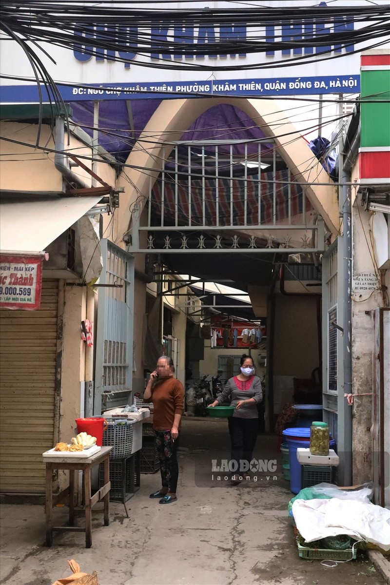 Nguoi dan o cac vung cam Ha Noi khong deo khau trang, lo la phong dich-Hinh-6