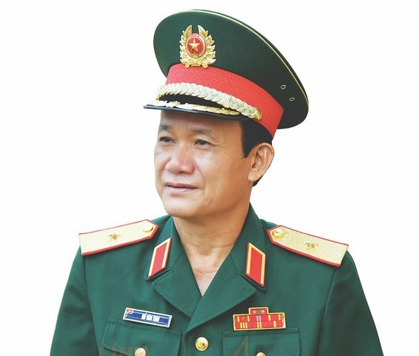 Chan dung thieu tuong Ho Van Thai, tan Chinh uy Quan khu 9