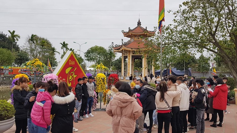 Hai Duong: Hang nghin nguoi le den “vi thanh thuoc Nam” cau suc khoe-Hinh-13