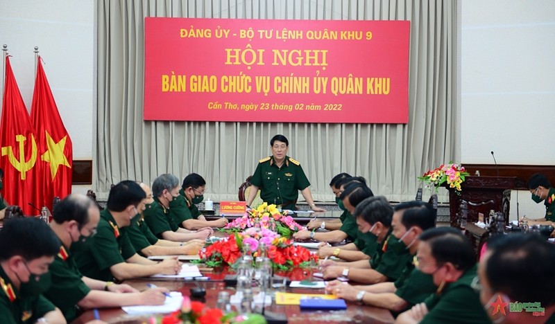 Chan dung tuong Gau, tan Pho Chu nhiem Tong cuc Chinh tri-Hinh-5