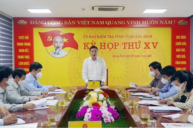 Vi sao nguyen Giam doc So GD&DT Quang Binh bi de nghi ky luat?