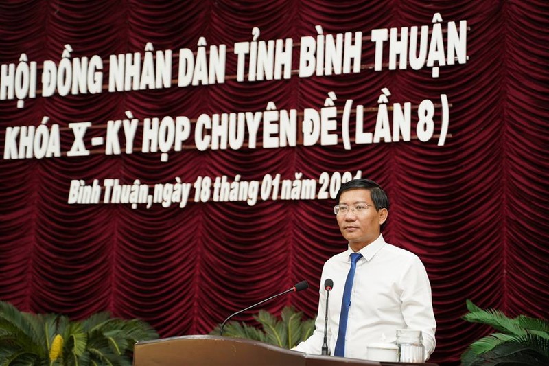 Chan dung Chu tich UBND tinh Binh Thuan vua nhan ky luat canh cao-Hinh-3