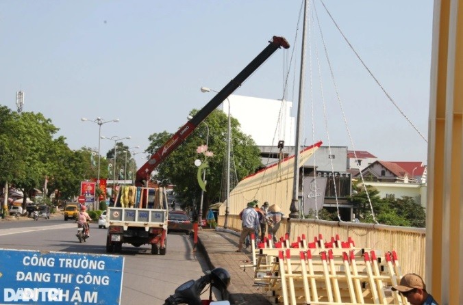 Quang Tri: Thao do cac hang muc trang tri cau “ky quai