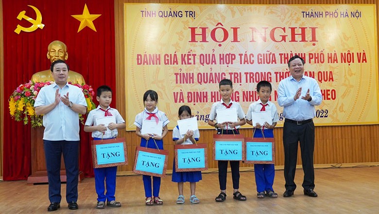 Ha Noi va Quang Tri day manh hop tac tren tat ca cac linh vuc-Hinh-5