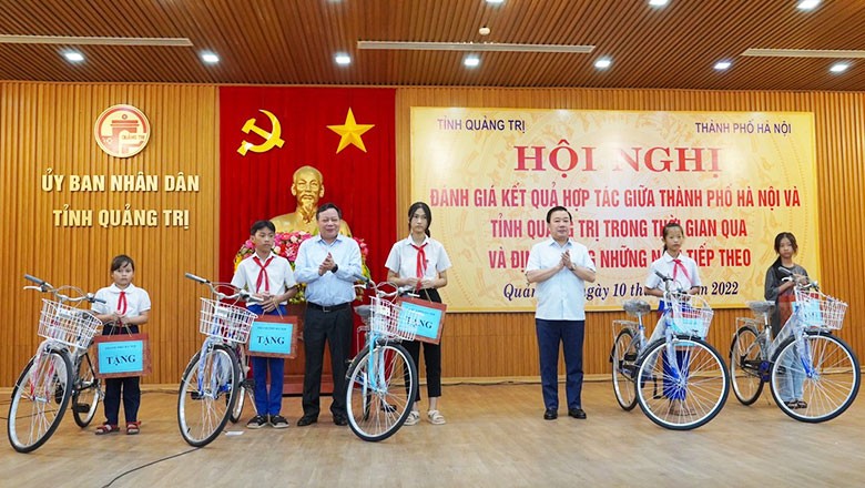 Ha Noi va Quang Tri day manh hop tac tren tat ca cac linh vuc-Hinh-6