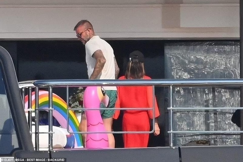 Gigi Hadid di choi cung gia dinh Beckham, khoe dang sieu mau nuot na voi bikini be xiu-Hinh-9