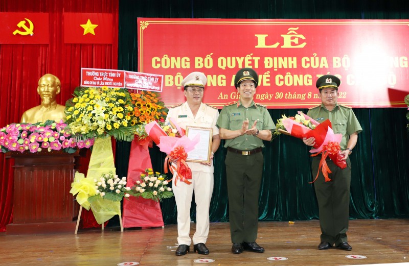 Dai ta Dinh Van Noi chinh thuc giu chuc Giam doc Cong an Quang Ninh
