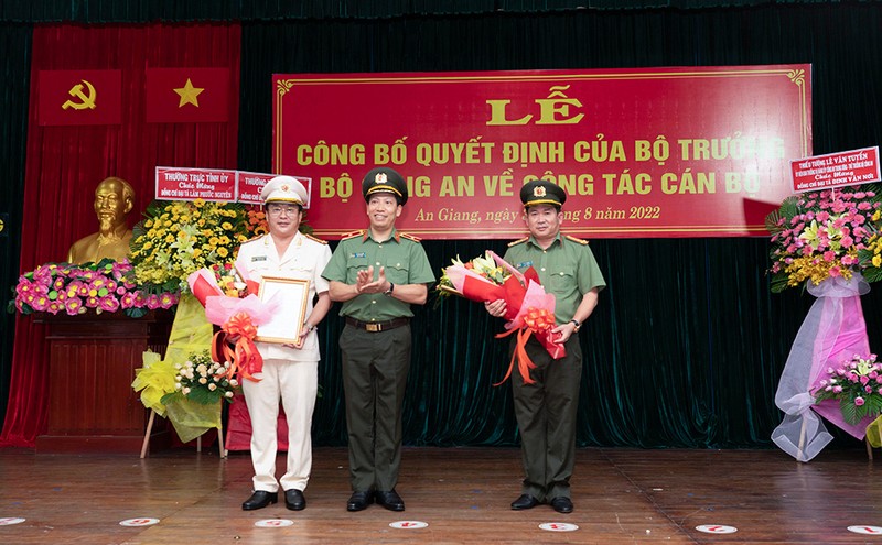 Chan dung tan Giam doc Cong an An Giang thay dai ta Dinh Van Noi-Hinh-2