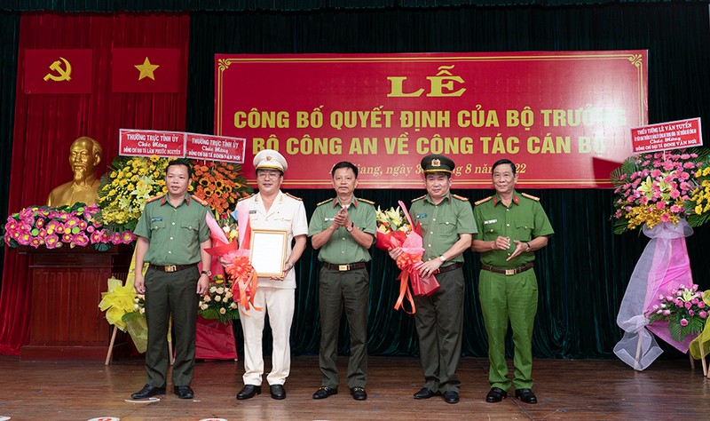 Chan dung tan Giam doc Cong an An Giang thay dai ta Dinh Van Noi-Hinh-8